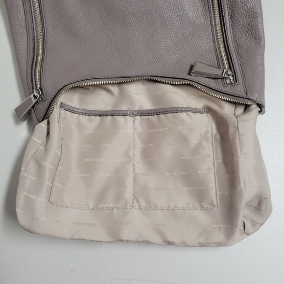 Michael Kors Matilda Leather Shoulder Bag. - Picture 9 of 16